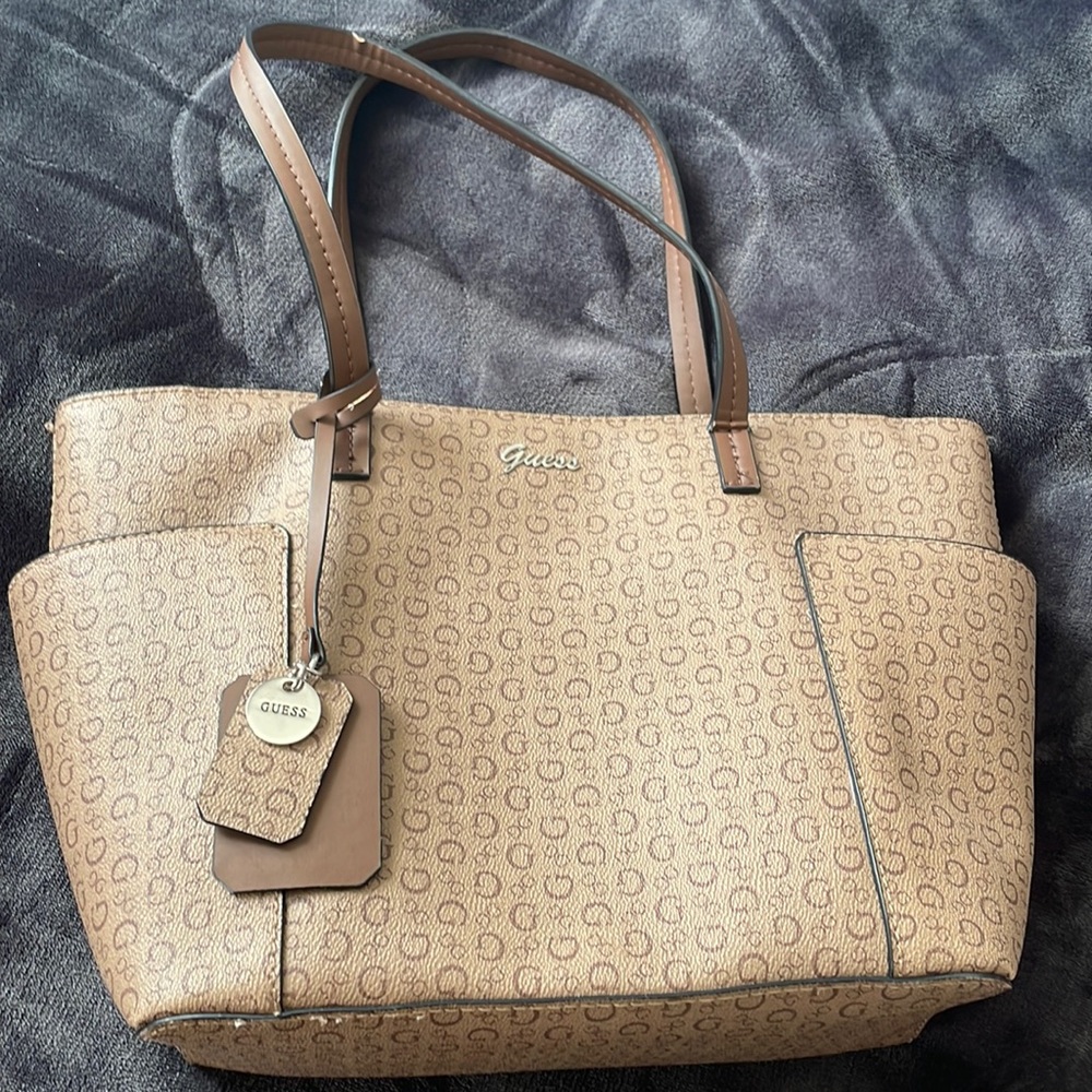 Guess shoulder purse and wallet